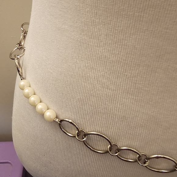 Vintage Silvertone Circles and Faux Pearl Chain Belt - Picture 3 of 4